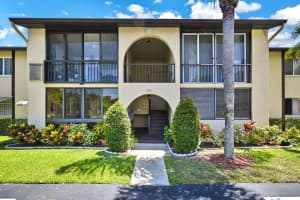 320  Pine Ridge Circle   D-2, Green Acres, FL 33463 Sold 09/15/22