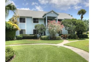 5700 Pelican Pointe Dr APT 3, Sebastian, FL 32958, Sold 09/09/22