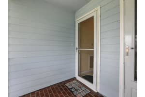 5700 Pelican Pointe Dr APT 3, Sebastian, FL 32958, Sold 09/09/22