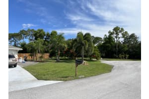 1829 NE Avenida Dracaena, Jensen Beach, FL 34957 Sold 09/12/22