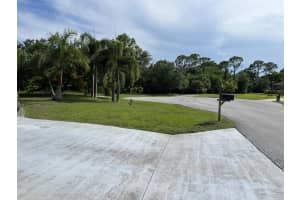 1829 NE Avenida Dracaena, Jensen Beach, FL 34957 Sold 09/12/22
