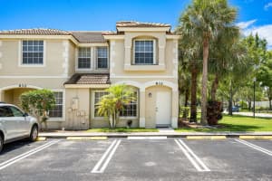 932  Summit Lake Drive, West Palm Beach, FL 33406 Sold 08/19/22