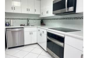 2760 S Ocean Boulevard   302, Palm Beach, FL 33480 Sold 04/20/23