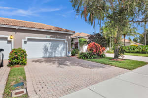 2561 E Aragon Boulevard   3, Sunrise, FL 33313 Sold 09/02/22