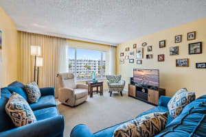 125  Shore Court   301b, North Palm Beach, FL 33408 Sold 10/05/22