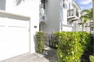 904 Hamilton Ln, Delray Beach, FL 33483, Sold 02/15/23
