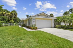 4305 Royal Oak Dr, Palm Beach Gardens, FL 33410, Sold 08/24/22