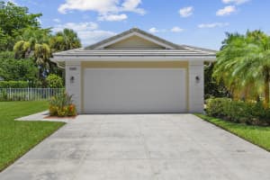 4305 Royal Oak Dr, Palm Beach Gardens, FL 33410, Sold 08/24/22