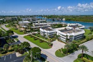 325 S Beach Rd, Jupiter, FL 33469, Sold 11/11/22