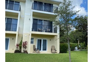 1735 42nd Square APT 101, Vero Beach, FL 32960, Sold 08/29/22