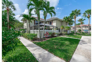 27  Bedford Court   A, Royal Palm Beach, FL 33411 Sold 10/05/22