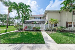 27  Bedford Court   A, Royal Palm Beach, FL 33411 Sold 10/05/22