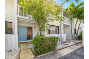620 NE 20th Lane, Boynton Beach, FL 33435 Sold 03/17/23