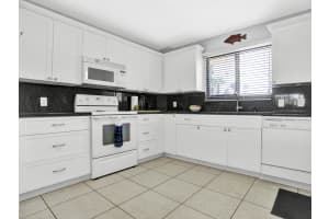 3525 S Ocean Blvd APT 108, South Palm Beach, FL 33480, Sold 09/23/22