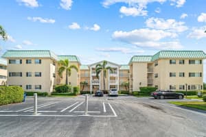 6 Colonial Club Dr, Boynton Beach, FL 33435, Sold 09/30/22