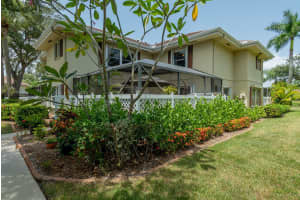 37 Danbury Ct, Royal Palm Beach, FL 33411, Sold 10/28/22