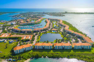 22 Harbour Isle Dr W, Fort Pierce, FL 34949, Sold 05/01/23