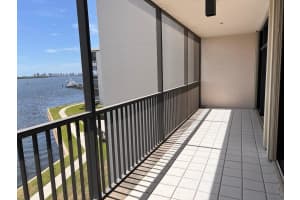 11370 12 Oaks Way, North Palm Beach, FL 33408, Sold 12/21/22