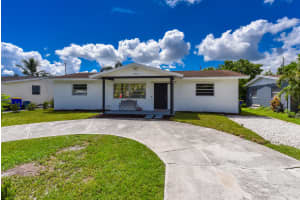 2244 SE Washington St, Stuart, FL 34997, Sold 10/03/22