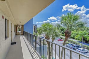 2788 Tennis Club Dr APT 402, West Palm Beach, FL 33417, Sold 09/19/22