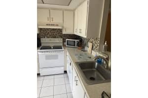 8 Willowbrook Ln, Delray Beach, FL 33446, Sold 10/03/22