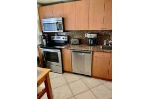 2786 Tennis Club Dr APT 404, West Palm Beach, FL 33417, Sold 09/13/22