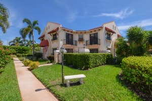 5 Uno Lago Dr, North Palm Beach, FL 33408, Sold 10/13/22