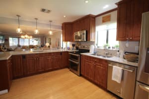 135 SE 7th St, Deerfield Beach, FL 33441, Sold 10/17/22