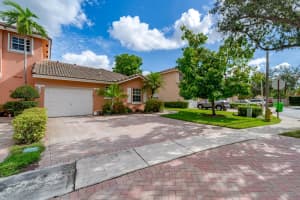 9133 NW 40th St, Sunrise, FL 33351, Sold 09/30/22