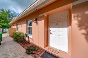 9133 NW 40th St, Sunrise, FL 33351, Sold 09/30/22