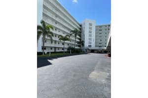 301 Lake Shore Dr APT 102, West Palm Beach, FL 33403, Sold 09/22/22