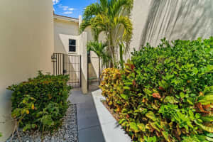 8015  Edgemere Lane, Palm Beach Gardens, FL 33410 Sold 12/29/22