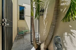 8015  Edgemere Lane, Palm Beach Gardens, FL 33410 Sold 12/29/22