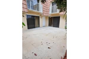 811  Blue Ridge Circle, West Palm Beach, FL 33409 Sold 11/28/22