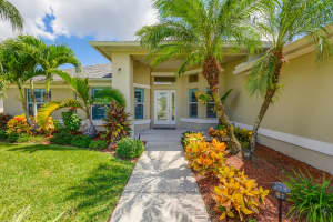 880  Sarina Terrace  SW, Vero Beach, FL 32968 Sold 11/30/22