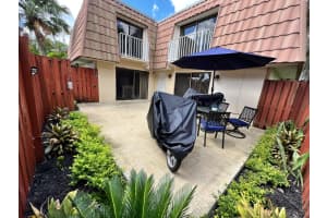 802 Blue Ridge Cir, West Palm Beach, FL 33409, Sold 11/17/22