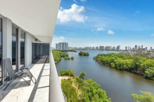 16385  Biscayne Boulevard   919, North Miami Beach, FL 33160 Sold 12/22/22