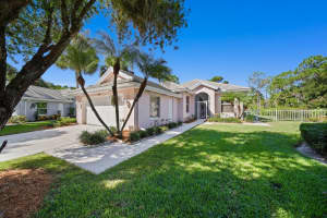 7674 SE Fiddlewood Ln, Hobe Sound, FL 33455, Sold 10/26/22