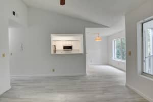 815 W Boynton Beach Boulevard   13-204, Boynton Beach, FL 33426 Sold 10/31/22