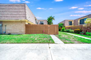 573  Springdale Circle, Palm Springs, FL 33461 Sold 10/28/22