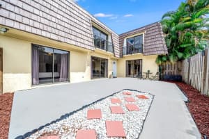 573  Springdale Circle, Palm Springs, FL 33461 Sold 10/28/22