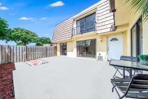 573  Springdale Circle, Palm Springs, FL 33461 Sold 10/28/22