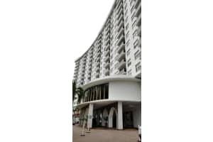6039  Collins Avenue   1720, Miami Beach, FL 33140 Sold 10/18/22