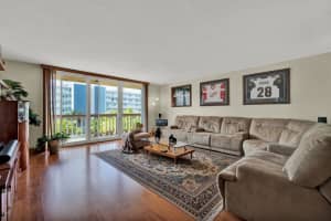 400 NE 12th Ave, Hallandale Beach, FL 33009, Sold 01/04/23