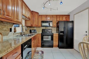400 NE 12th Ave, Hallandale Beach, FL 33009, Sold 01/04/23