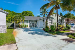 5926 Lincoln Cir W, Greenacres, FL 33463, Sold 12/19/22