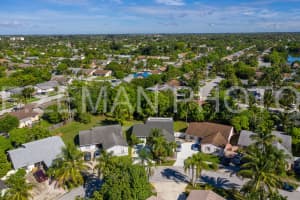 5926 Lincoln Cir W, Greenacres, FL 33463, Sold 12/19/22