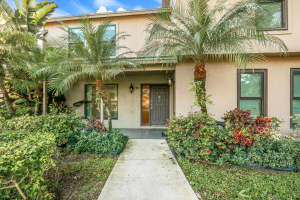 404 Sandtree Dr, Palm Beach Gardens, FL 33403, Sold 12/07/22