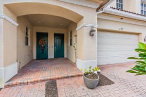 337 SW Otter Run Pl, Stuart, FL 34997, Sold 01/11/23