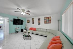 581  Blue Heron Drive   121-B, Hallandale Beach, FL 33009 Sold 12/06/22